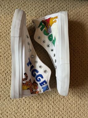 NOBO No Boundaries Kids White Canvas Hightop Shoes with Tigger & Winnie the Pooh